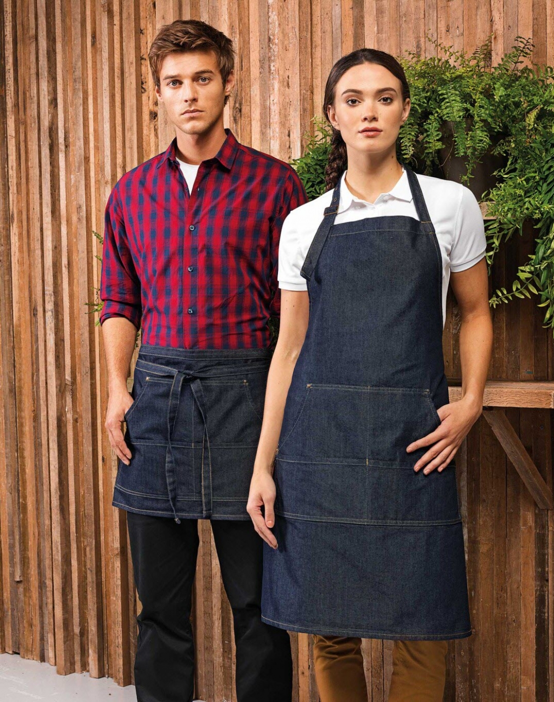 SorturiPersonalizate.ro - Sort ospatar, cu pieptar si buzunar central, din jeans - denim