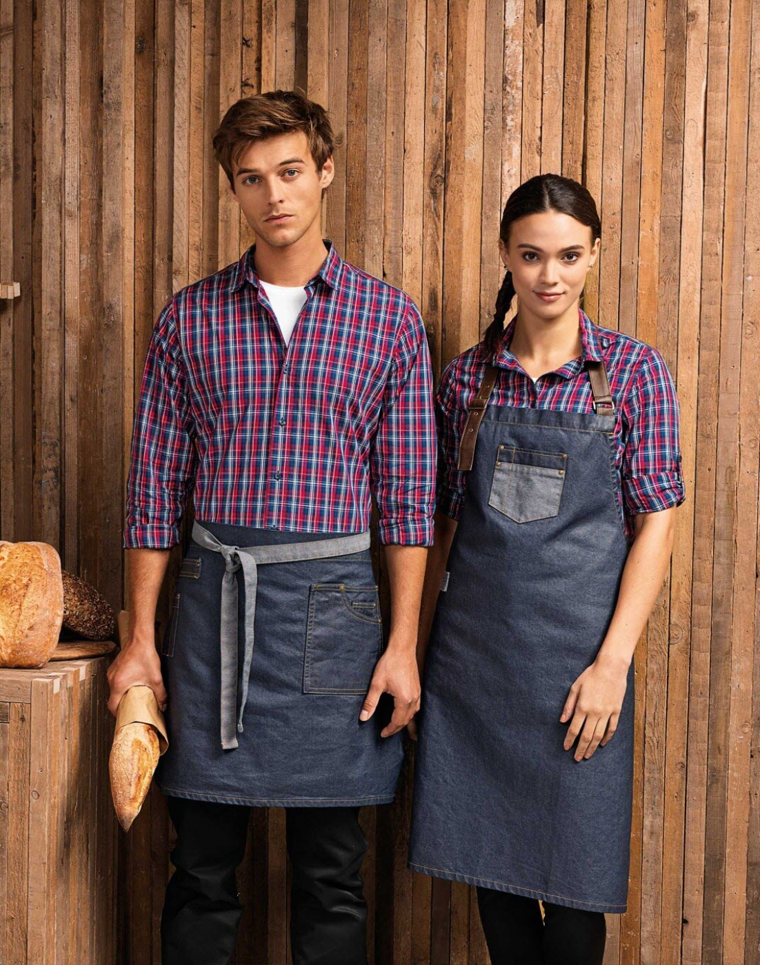 SorturiPersonalizate.ro - Sort ospatar, model cu pieptar din jeans impermeabil si piele ecologica