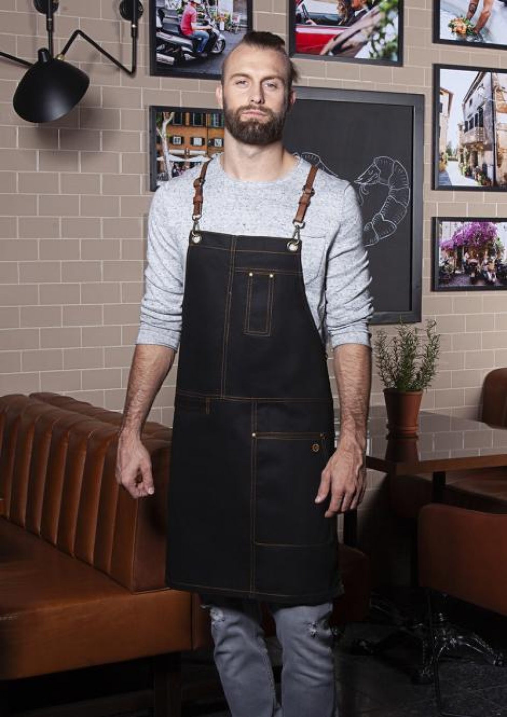 SorturiPersonalizate.ro - Sort ospatar, model bistro, cu pieptar si barete piele in X