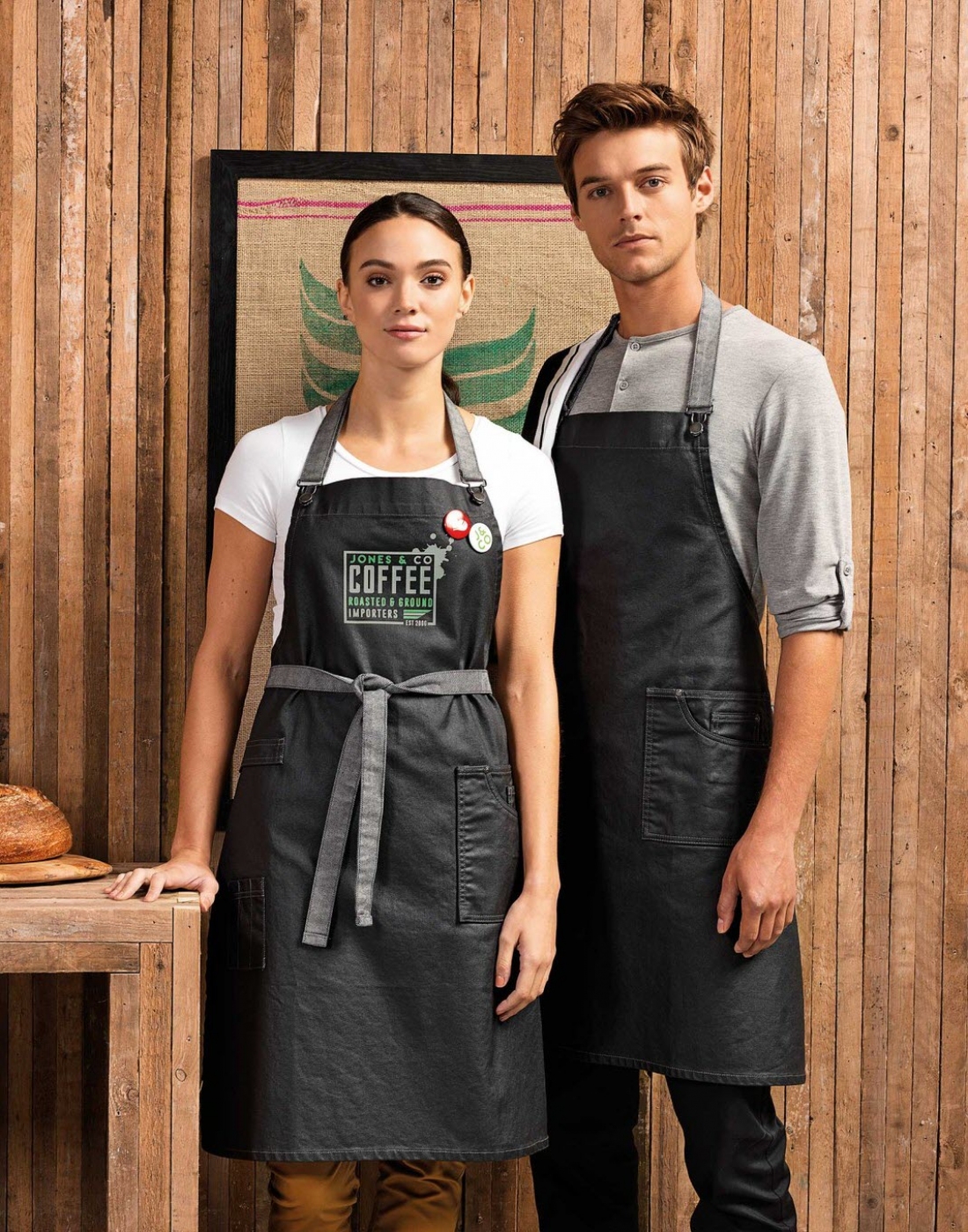 SorturiPersonalizate.ro - Sort ospatar, model cu pieptar din jeans impermeabil si cordoane contrast